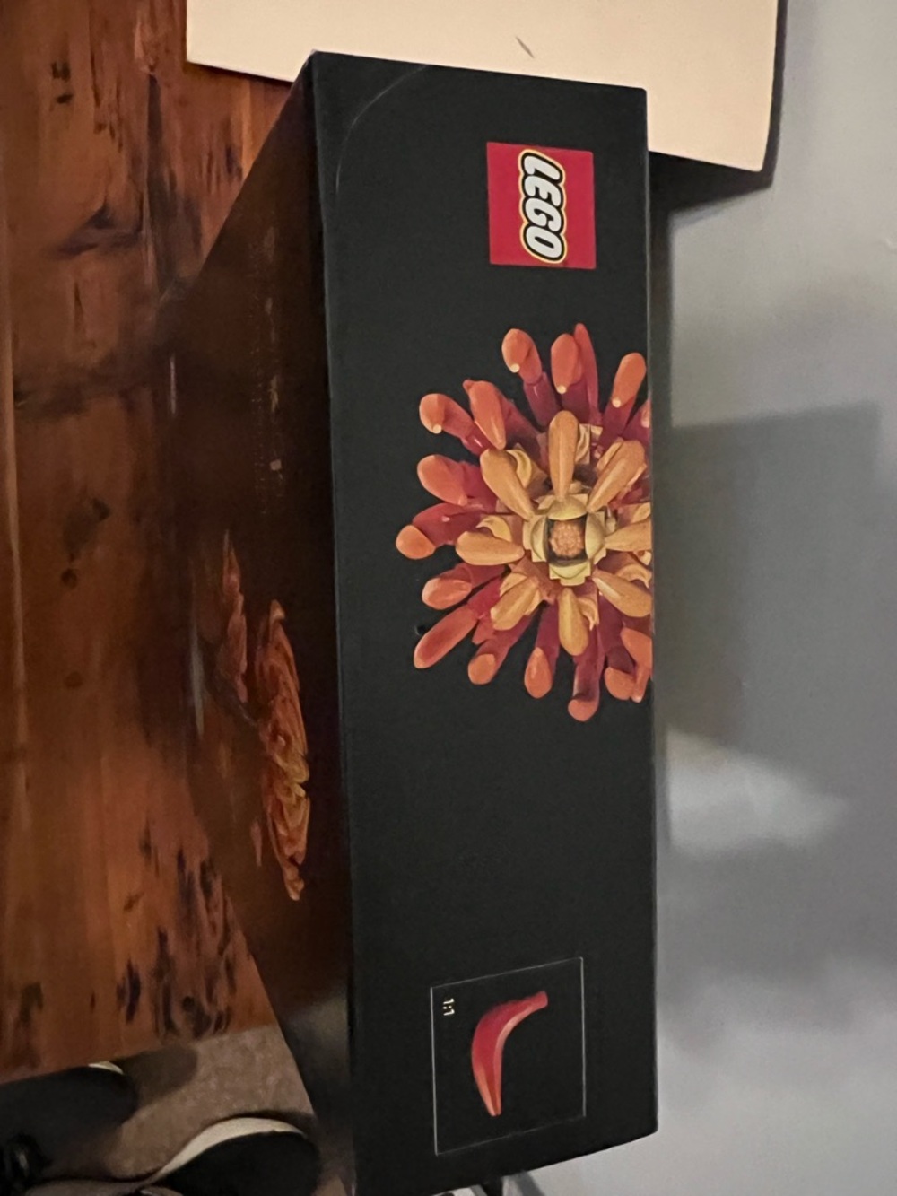 LEGO Chrysanthemum Floral Display - Orange Green Brown - Picture 5 of 6
